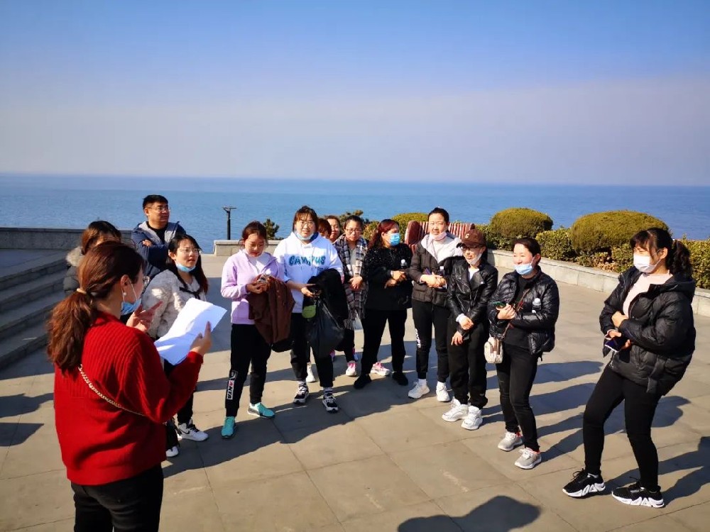 華鼎偉業黨團工會共同組織舉行“三?八女神節—養馬島徒步”團建活動