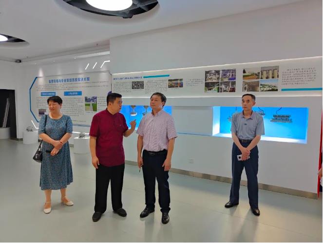 市政協經濟委員會主任董瑞鋒一行蒞臨華鼎偉業調研指導工作