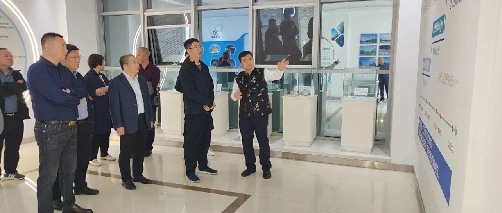 呼和浩特玉泉區委副書記、區長南男一行蒞臨華鼎偉業考察新能源產業建設情況
